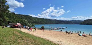 Plage de la Mercantine : que faire au bord du lac de Vouglans ? plage de la mercantine